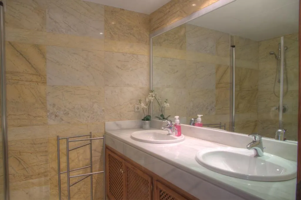 Vista Golf Luxury & Sea View Apartment Benahavis Spain